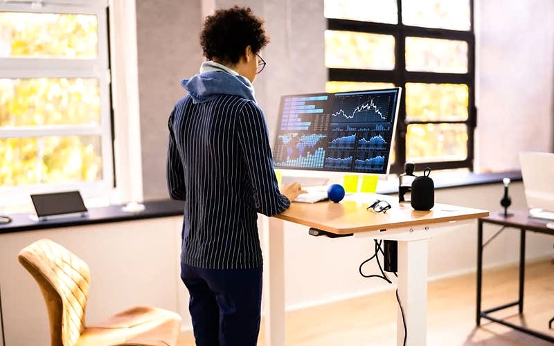 Ayakta Çalışma Masaları ile Ergonomi ve Verimlilik